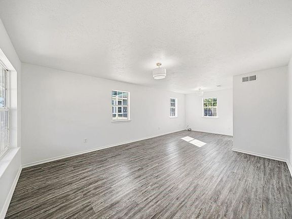 2nd image of 717 Red Oak Ave