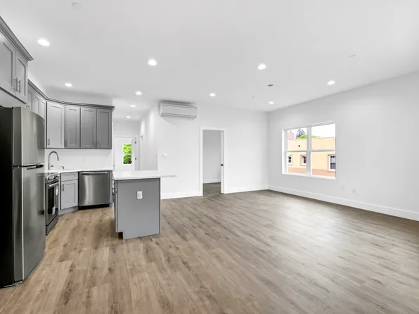 533 Greenwich St APT 3D, Hempstead, NY 11550