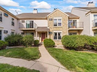 6742 Park Ridge Dr APT B, Madison, WI 53719