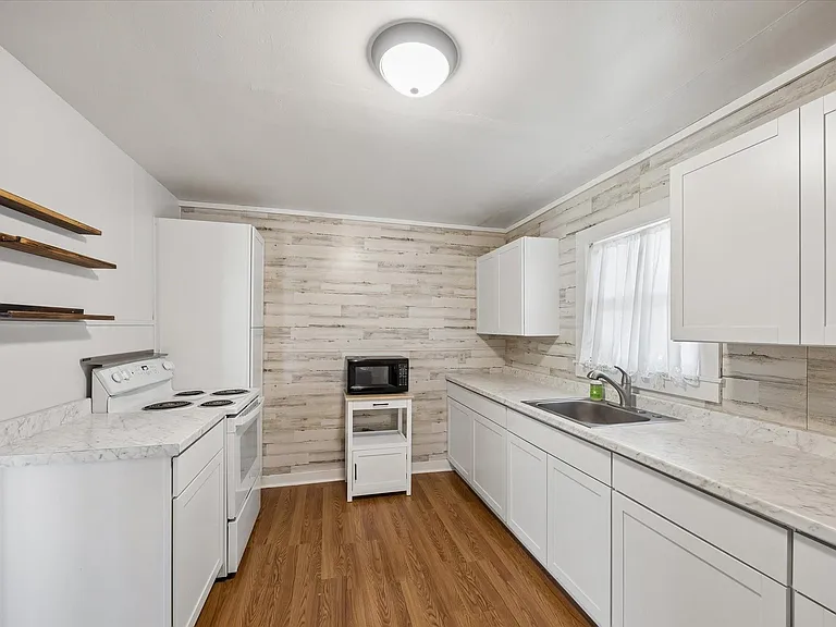 1379 Main St — Photo 4
