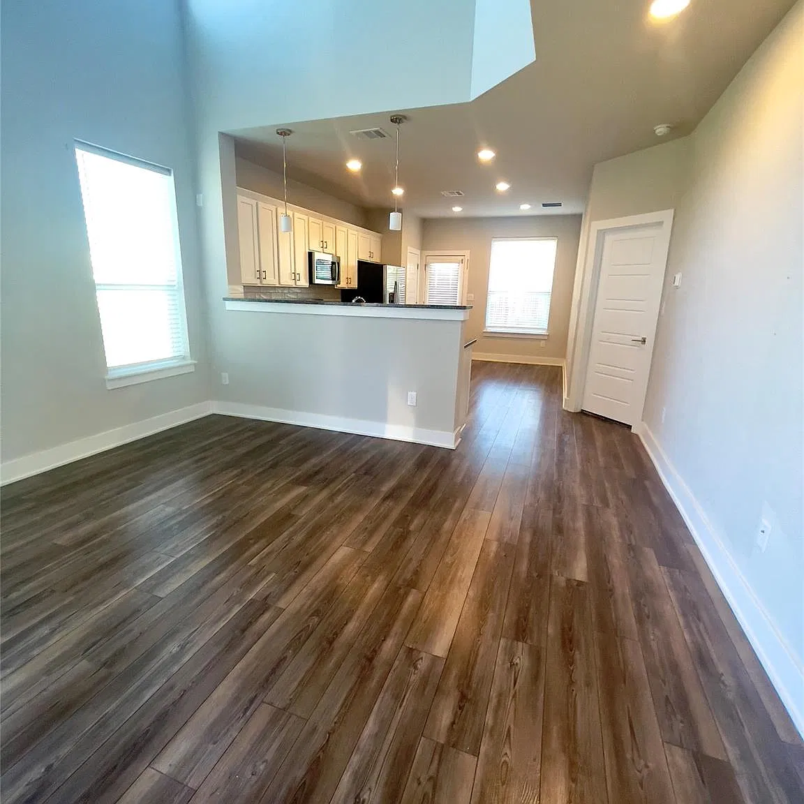 4 bed, 2.5 bath, 1919 sqft, $1,995 — Photo 4