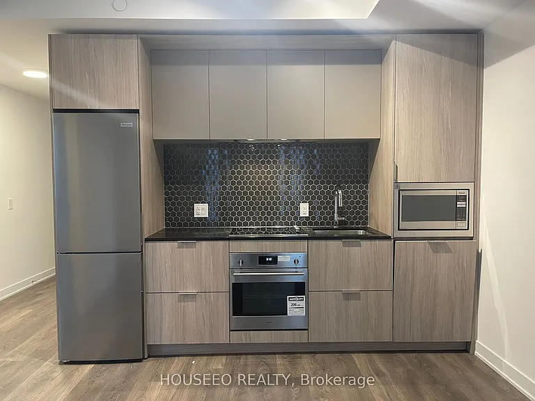 35 Tubman Ave E #823 — Photo 3
