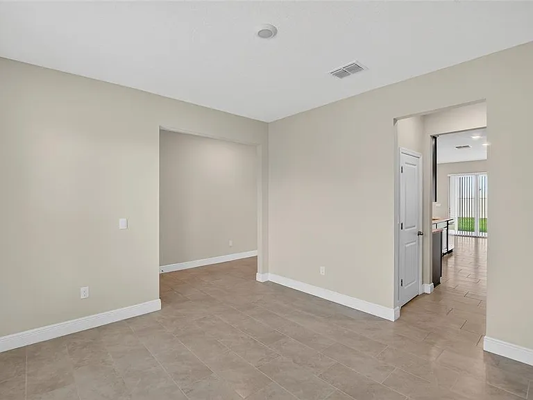 2546 Warren Acres Blvd — Photo 7