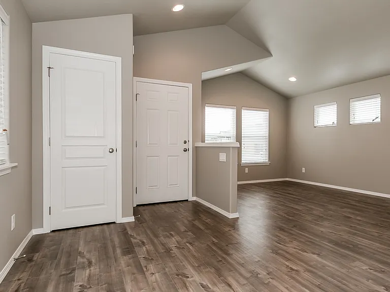 981 N Pacific Hwy #99 — Photo 2
