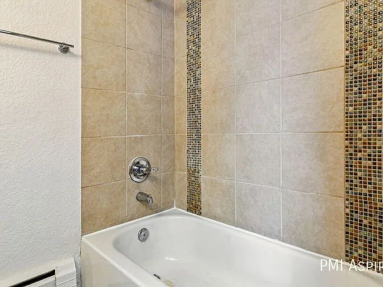 59 N Ogden St #10 — Photo 12
