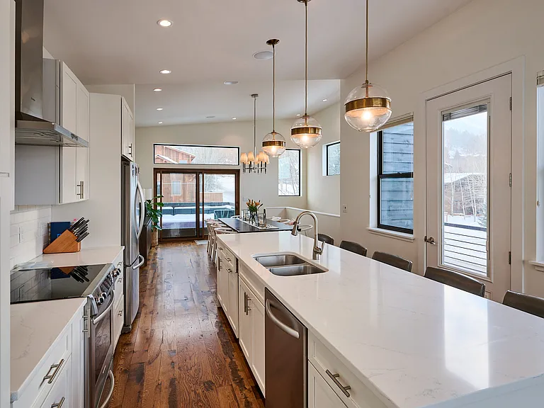 520 Redmond St — Photo 10