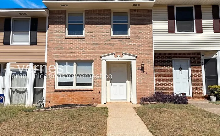 2201 Cheshire Dr
