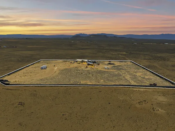 36 Emilia Rd, Los Lunas, NM 87031