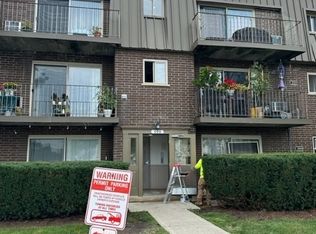 590 Fairway View Dr APT 3L, Wheeling, IL 60090