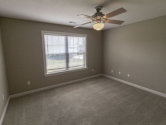 3rd image of 2303 Roslyn Ct