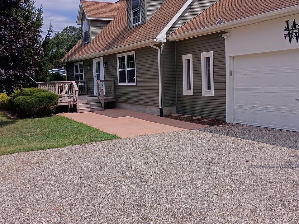 1st image of 15465 Rhoades Ln