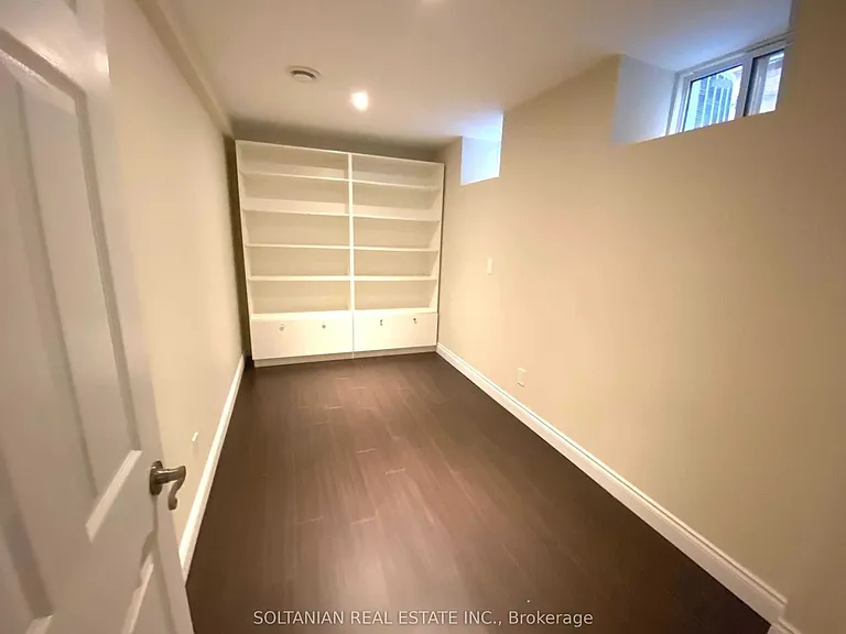 137 Colin Ave — Photo 30