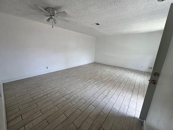 2nd image of 1713 Linden Way