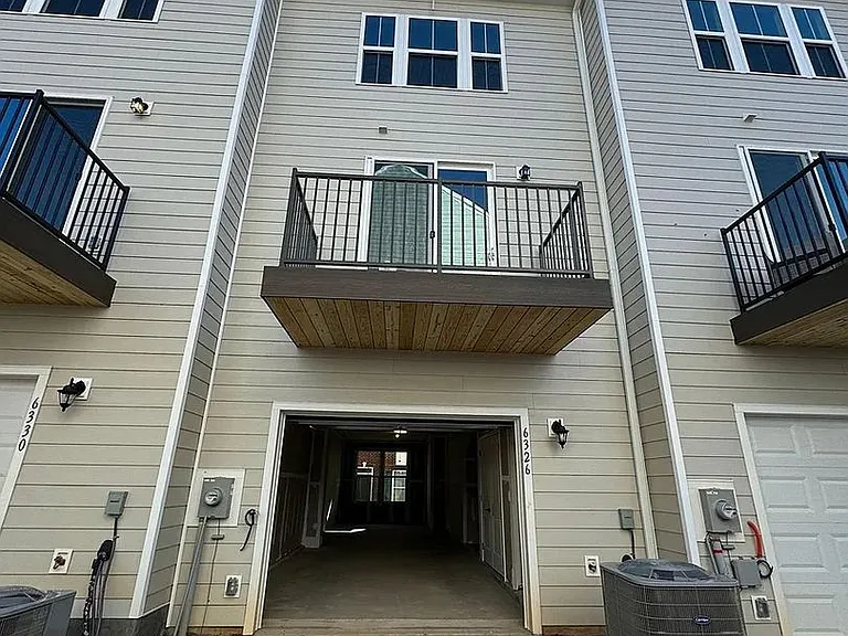 6326 Cleburne Ct — Photo 6