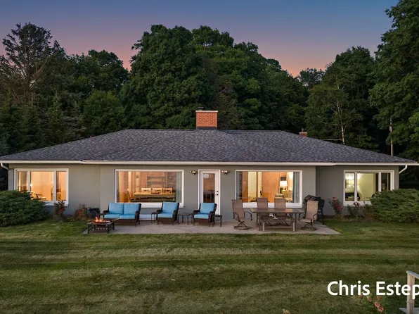 3787 N Scenic Dr, Muskegon, MI 49445