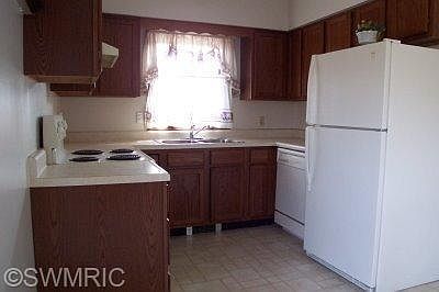 2nd image of 7935 Forest Beach Road