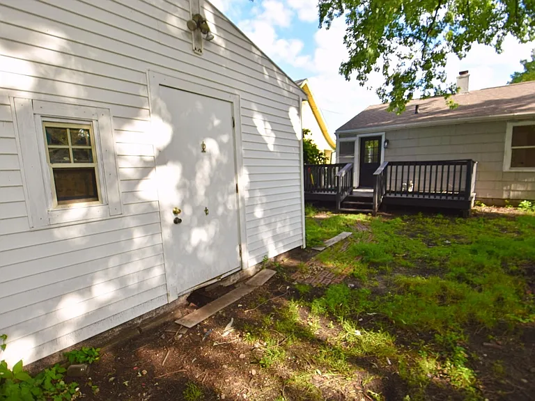 1014 W Bryan St — Photo 12