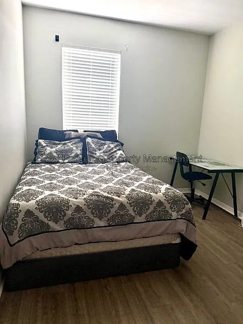3 bed, 2.0 bath, 1249 sqft, $1,900 — Photo 3