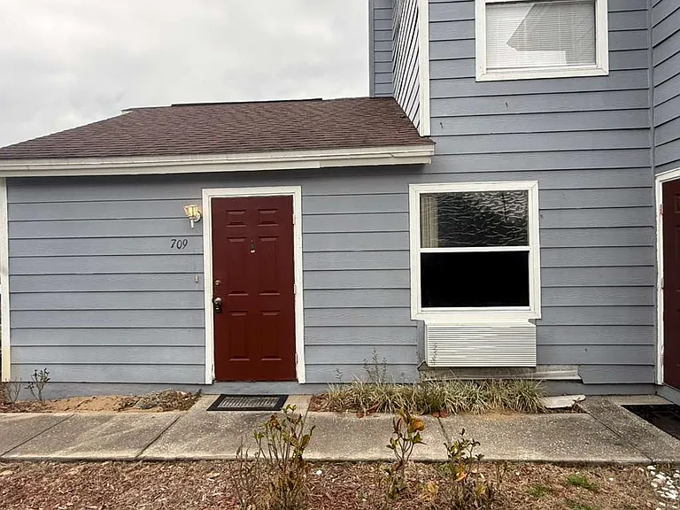 709 Orchid Dr #B — Photo 3