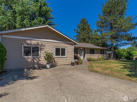 3rd image of 1225 Solar Court NE