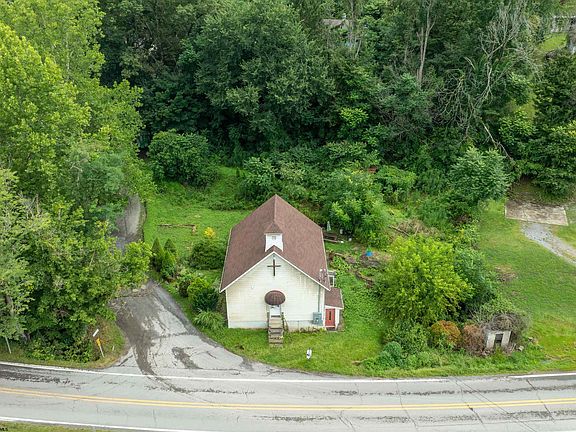 2nd image of 1992 River Rd