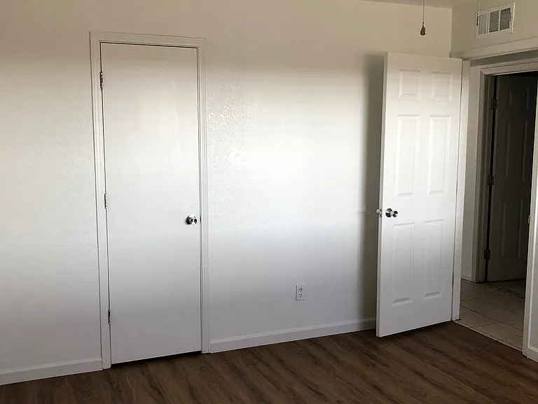 Updated & Move-in Ready 2 Bedroom End Unit in Rio Rancho — Photo 4