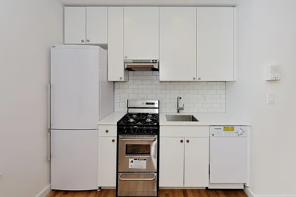 Rented by Aether Property Group | media 3