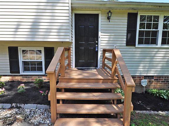3rd image of 10508 Seacliff Ln