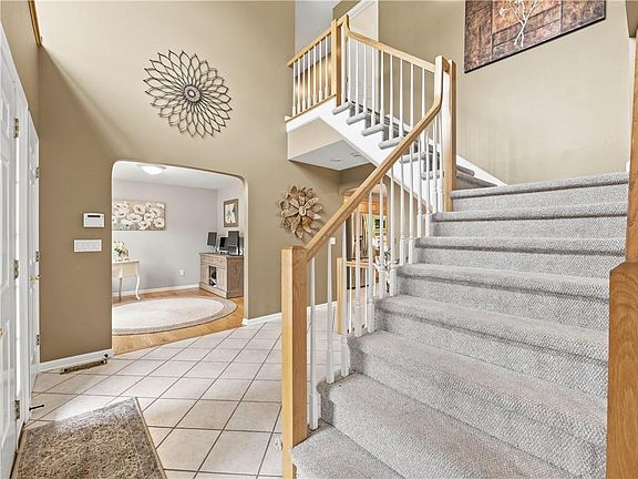 3rd image of 48 Hummingbird Ln