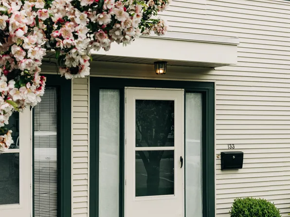 170 E Hadley Rd APT 133, Amherst, MA 01002