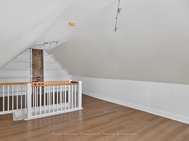 367 Edinburgh St — Photo 22