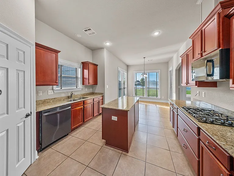6107 Waterford Ln — Photo 3