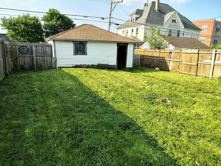 2241 E 3rd St — Photo 33