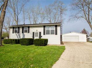 489 Caldwell Cir, New Carlisle, OH