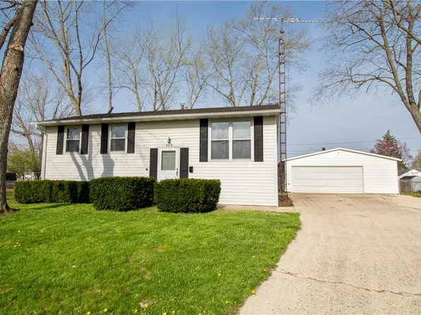 489 Caldwell Cir, New Carlisle, OH 45344