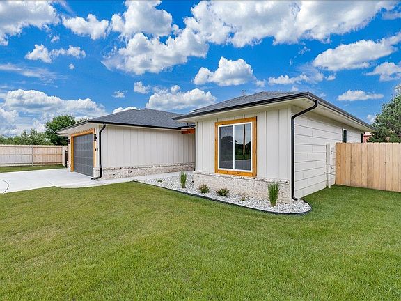 3rd image of 4422 N Sunny Cir