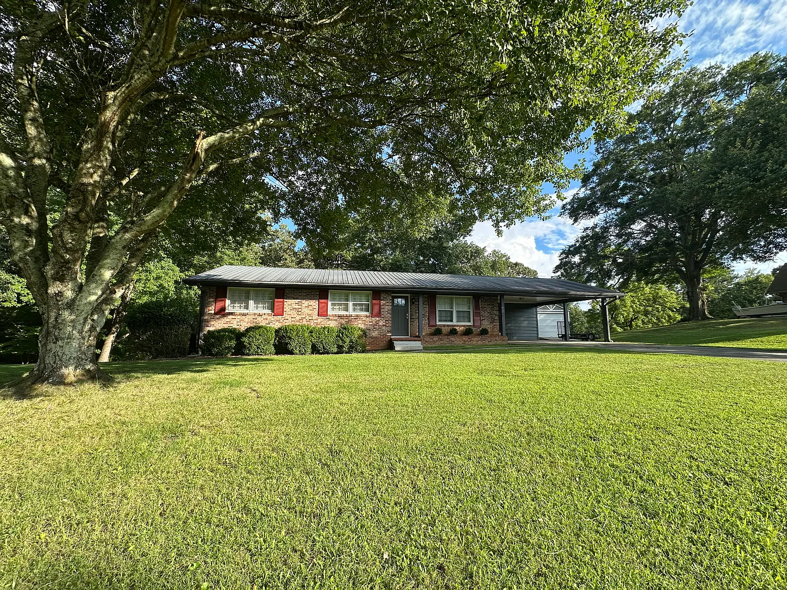3 bed, 1.5 bath, 1277 sqft, $2,500 — Photo 3