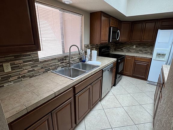 4th image of 3021 Gypsy Dr
