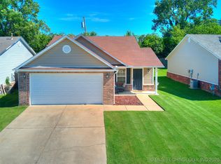 19 E Fairlane Ct, Sapulpa, OK 74066