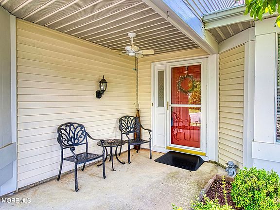 4th image of 1135B Thornbury Lane