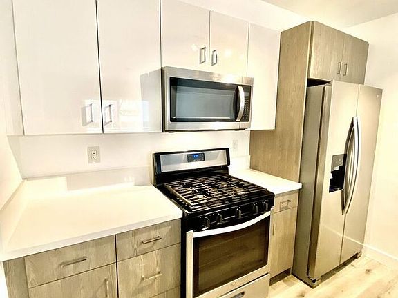 5th image of 750 N Inglewood Ave APT 8