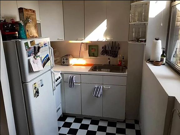 4th image of 52 W 91st St APT 8