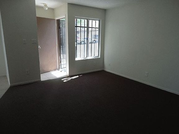 3rd image of 2740 Menlo Square Dr APT A