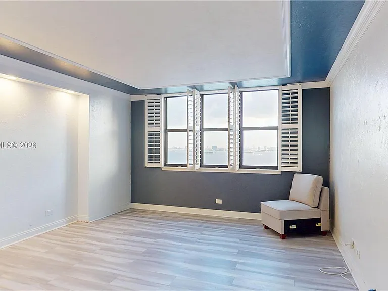 1800 NE 114th St #1705 — Photo 19
