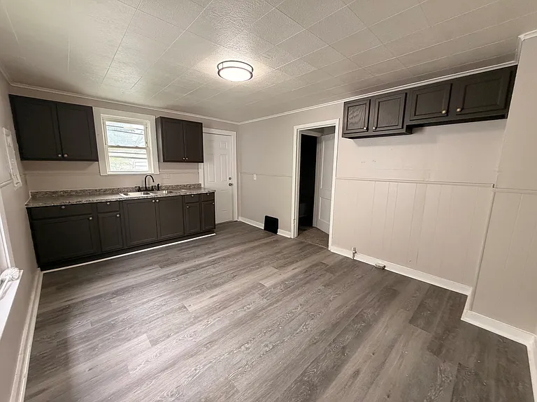 3245 Elm St — Photo 8
