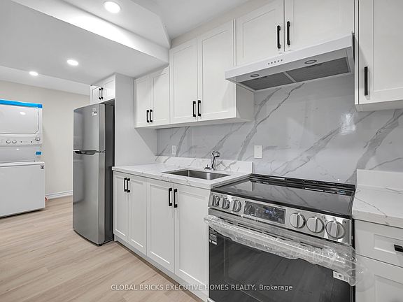 4th image of 108 Lindsay St S #Basement