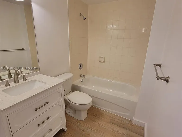 1300 NE 109th St #405 — Photo 14