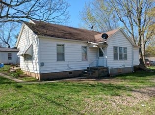 214 Pritchard St, Berryville, AR 72616