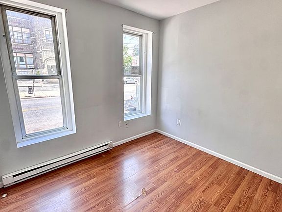 3rd image of 130 N 2nd St APT 1