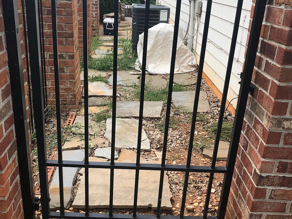 2nd image of 195 Lakeview Trl
